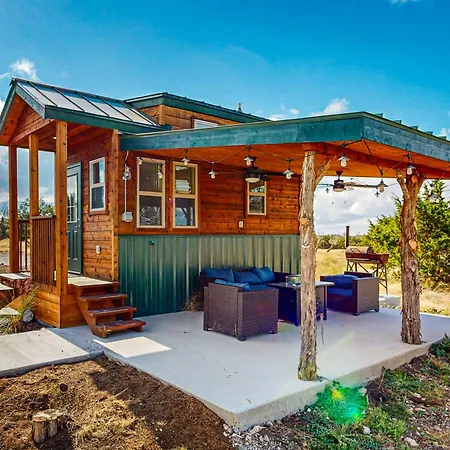 Green Cabin On The Ranch